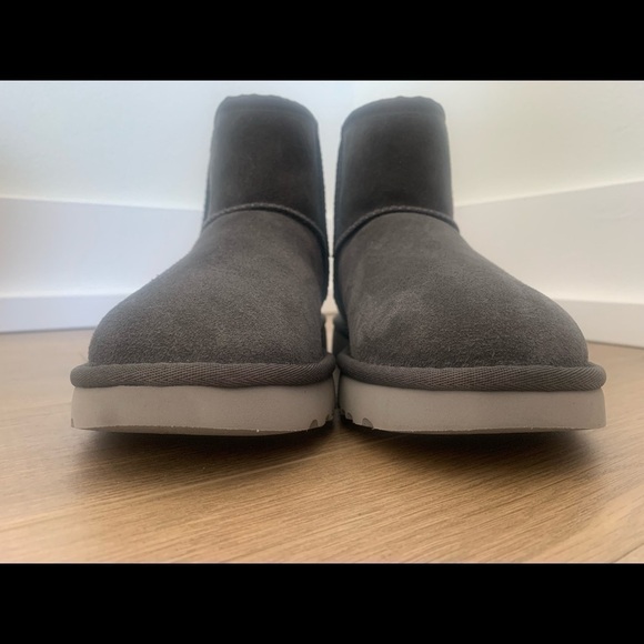 Ugg WOMENS MINI GRAY NEW WITHOUT BOX SIZE 6. # snowboard ski winter cold boot - Picture 4 of 6